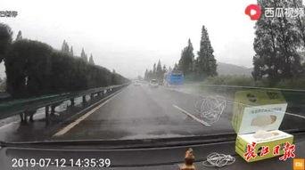 国产高速超车视频,惊险刺激一幕再现  第3张